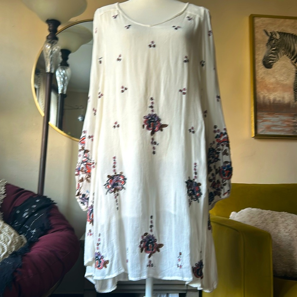 Free people dress. Size small. Open back. Double lined. Embroidered accents.